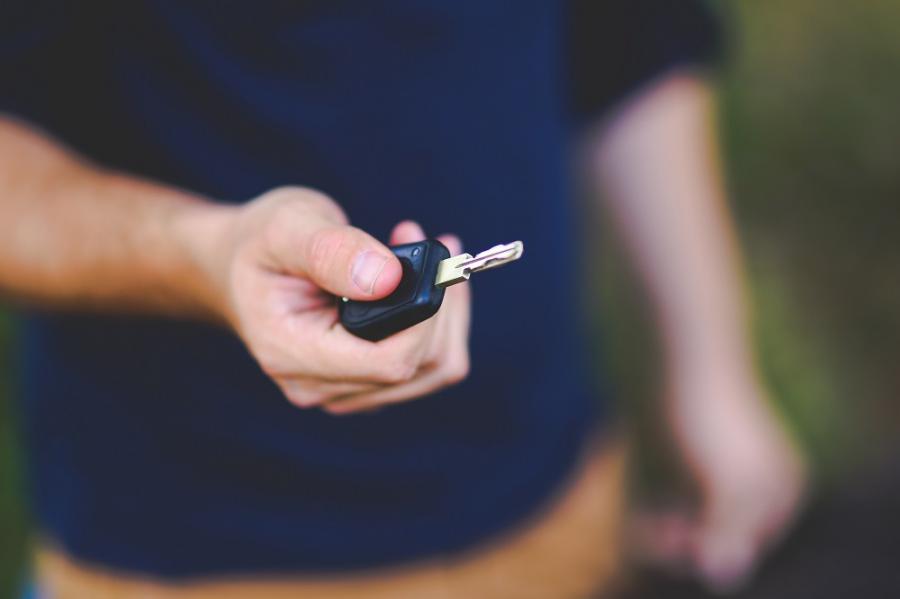 Auto lenen of uitlenen? Denk even goed na hoe zit het met de autoverzekering!