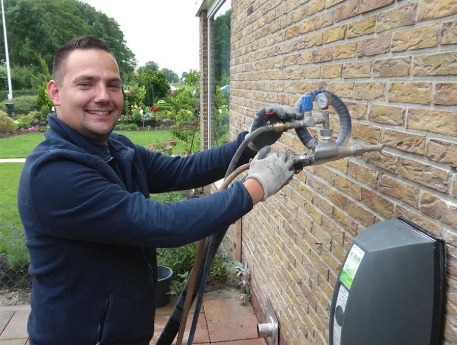 Wessel Rietveld is oprichter van Isolatie Centraal. Hij werkt met zijn team samen met Vastelastenbond. 