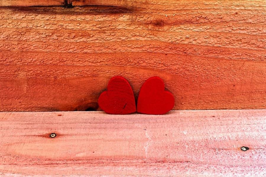 De Vastelastenbond – romantisch als we zijn – zet vier scenario’s voor je op een rijtje waarop je jouw verzekeringen kunt aanpassen aan het verloop van jouw Valentijnsdag...