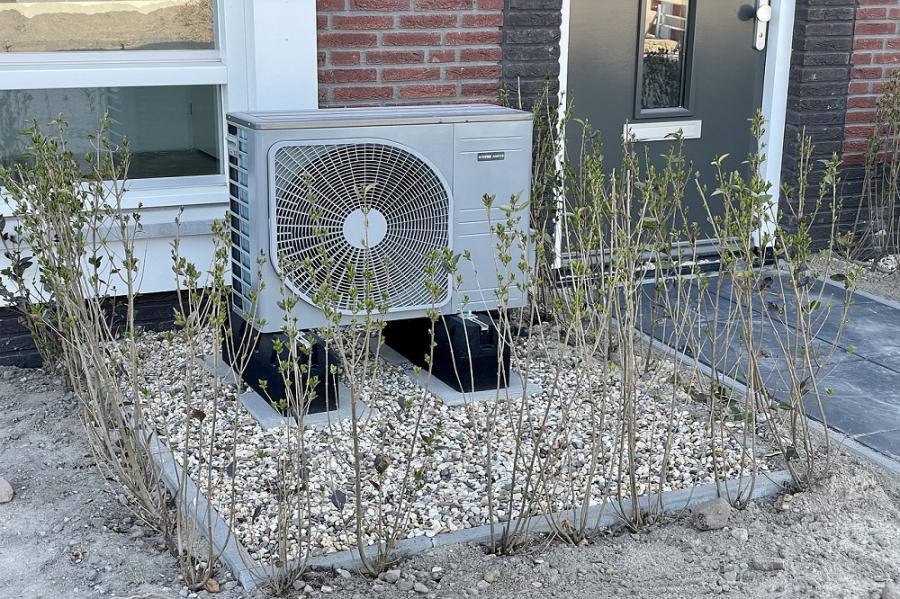 De hoge gasprijs heeft de interesse in woningverduurzaming aangewakkerd. Een hybride warmtepomp werkt goed in combinatie met een cv-ketel.