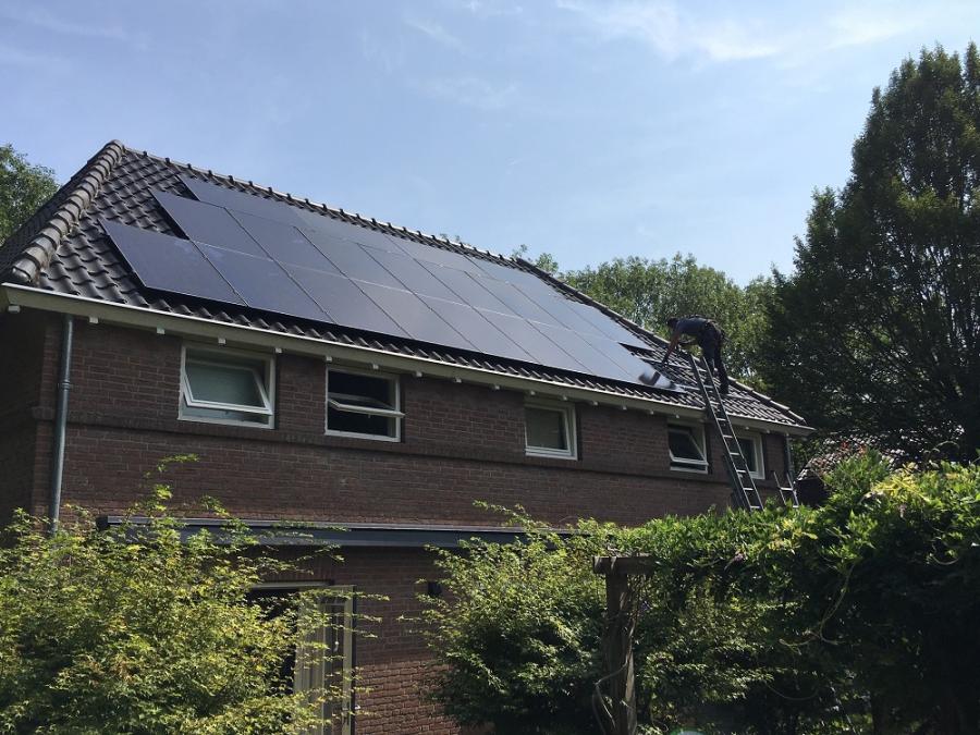 Zonnepanelen aanmelden bij energieleveren.nl Doorgeven aan de energieleverancier (i.v.m. energierekening) Opstalverzekering checken. Zijn de zonnepanelen goed verzekerd?