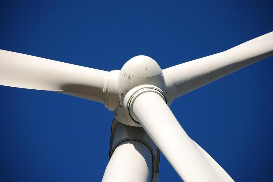 Voor de Schotse kust werkt Vattenfall hard aan de eerste waterstofproducerende windturbine op zee. Het bedrijf zegt dat het hiermee een wereldprimeur in handen heeft. 